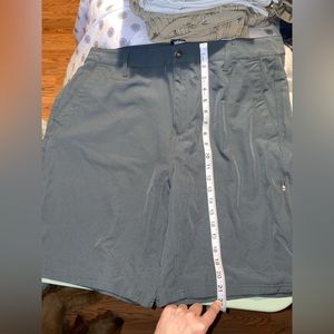 Gerry Hybrid shorts in a gray/blue color men’s size 38.